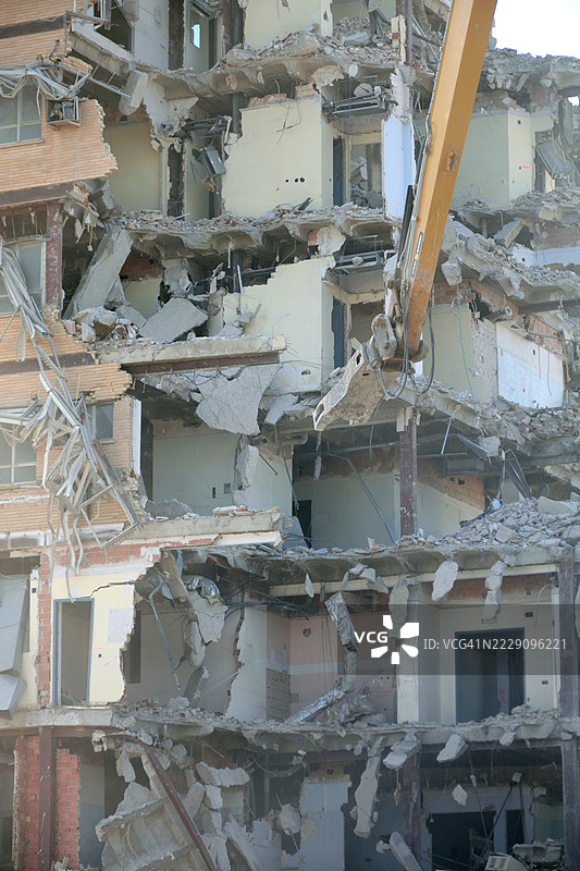大型建筑的受控拆除图片素材