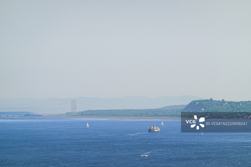 加拿大海上的悬索桥景观图片素材