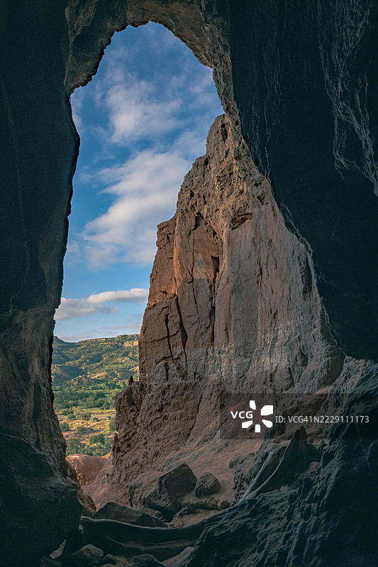 德克萨斯州阿马里洛的天空下岩石形成的风景。图片素材