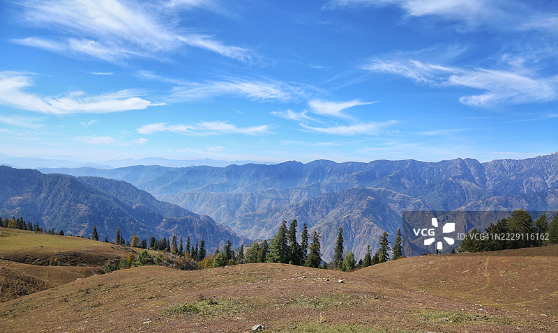 巴基斯坦开伯尔-普赫图赫瓦的山脉与天空的美丽景色图片素材