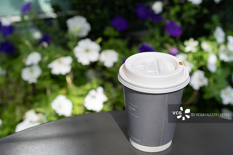 桌子上的一次性杯子特写，兰里，不列颠哥伦比亚省，加拿大图片素材
