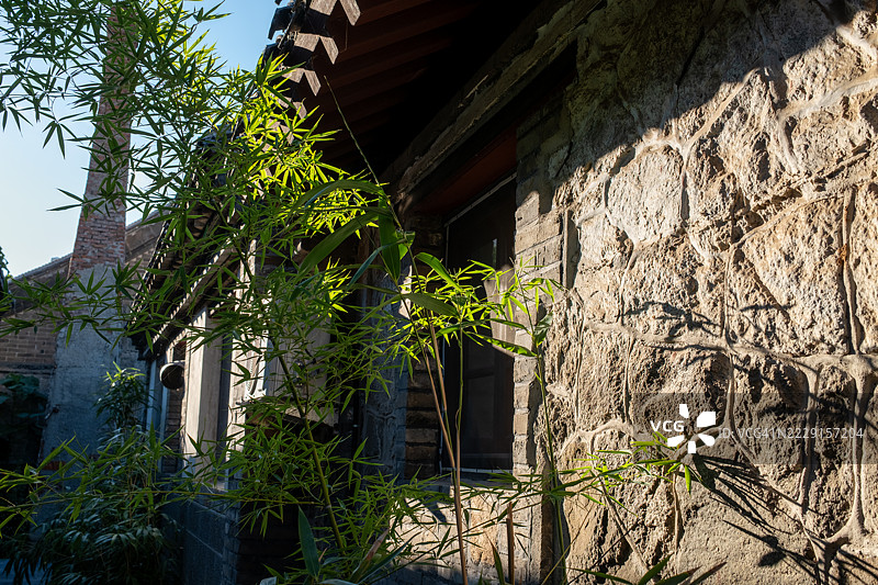 竹子与石墙的屋顶细节图片素材