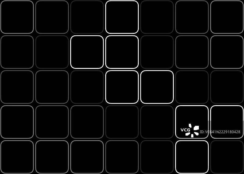 黑色背景上的白色和灰色方块图片素材