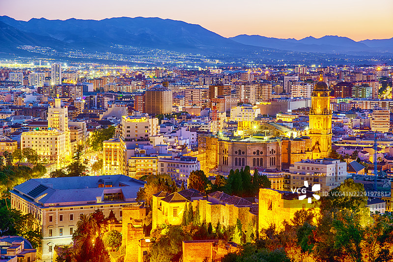 马拉加夜景的鸟瞰图图片素材