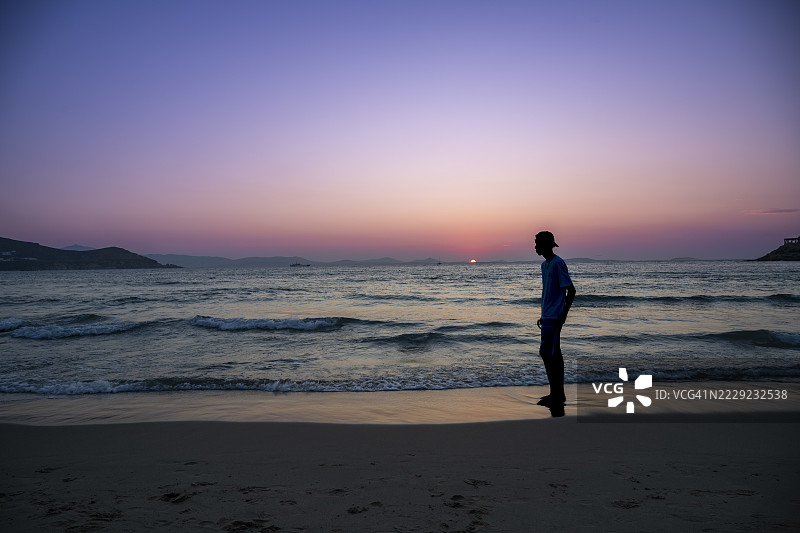 纳克索斯海滩的日落剪影图片素材