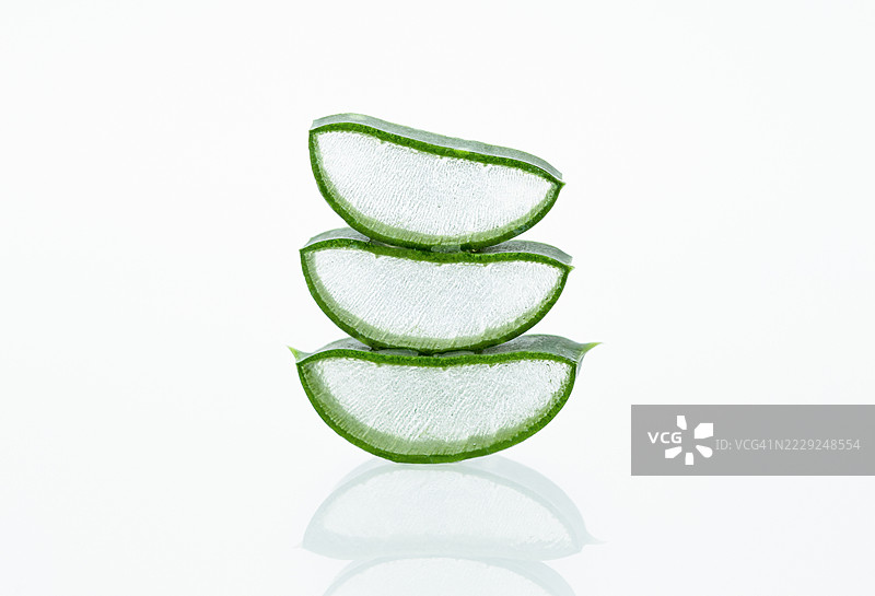 反射面上的芦荟片图片素材