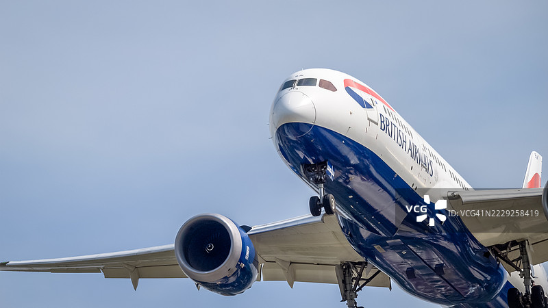 英国航空波音787-9梦想客机在伦敦降落图片素材
