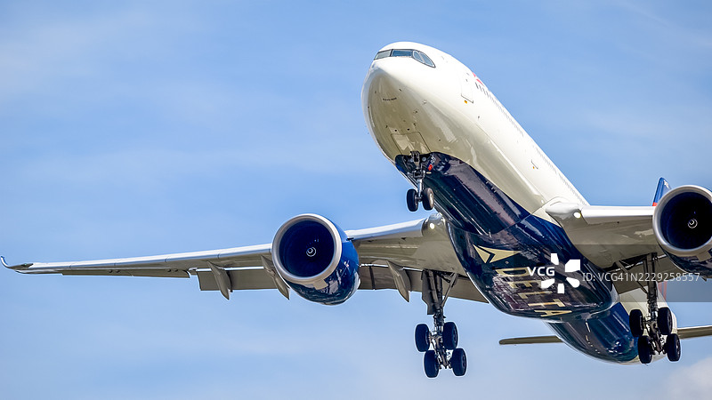 达美航空A350飞机在伦敦降落图片素材