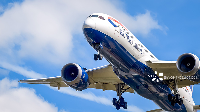 英国航空波音787-9梦想客机在伦敦降落图片素材