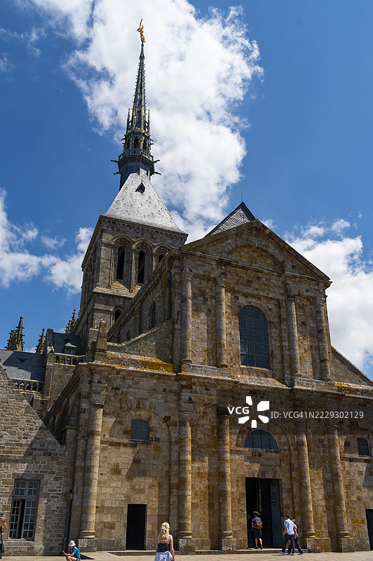 从教堂广场看到的蒙圣米歇尔教堂入口和塔楼（II）图片素材