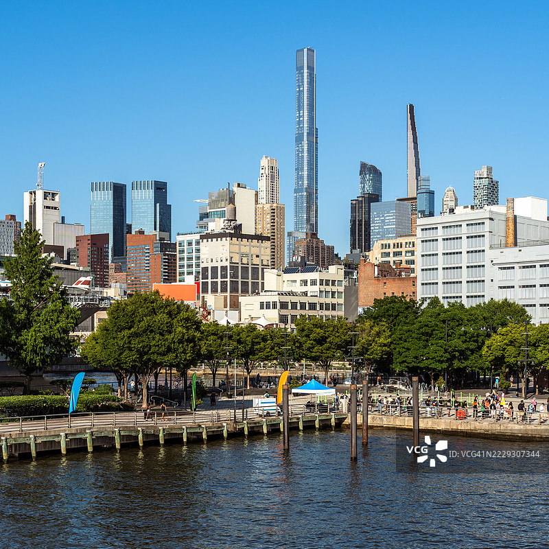码头84和纽约天际线图片素材