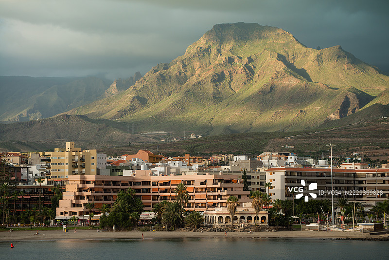 旅游城市特内里费的海滨图片素材