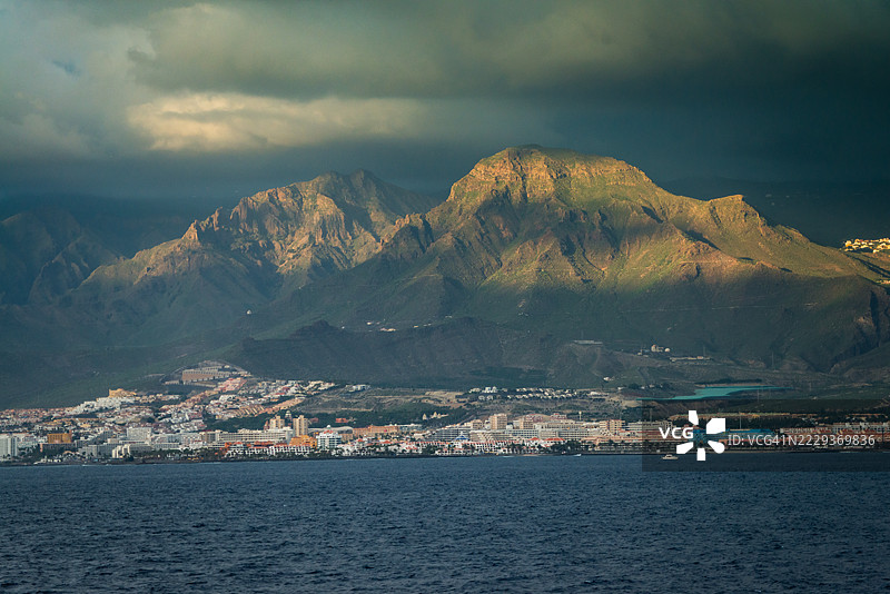 旅游城市特内里费的海滨图片素材
