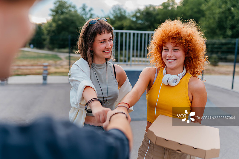 滑冰和比萨饼图片素材