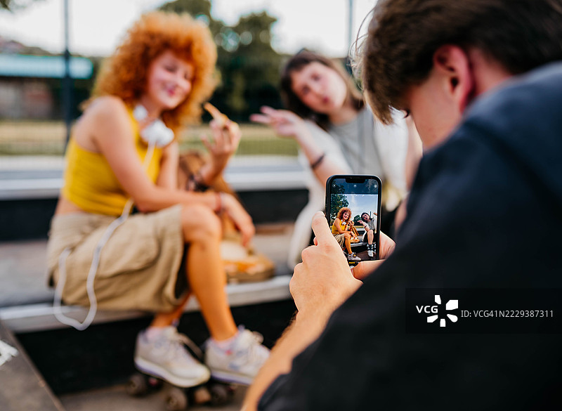 滑板公园的派对图片素材