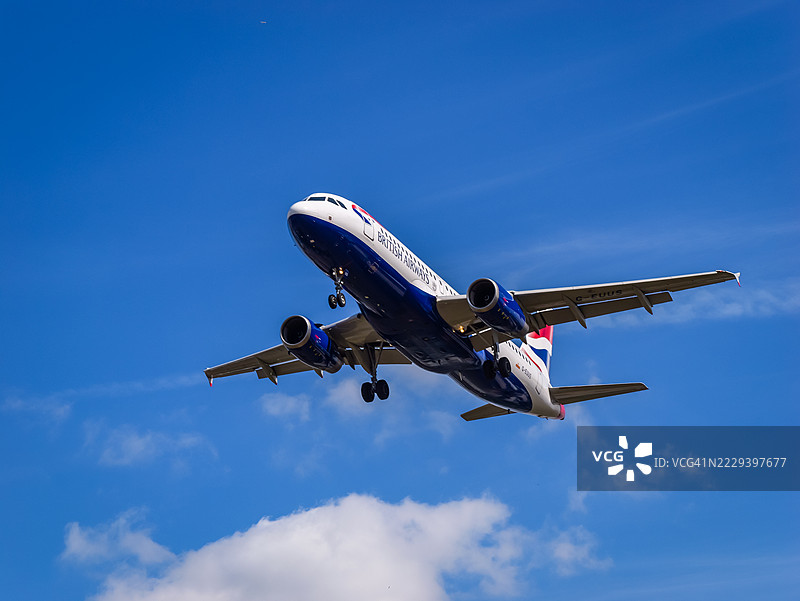 英国航空喷气发动机的特写镜头，正在接近中图片素材