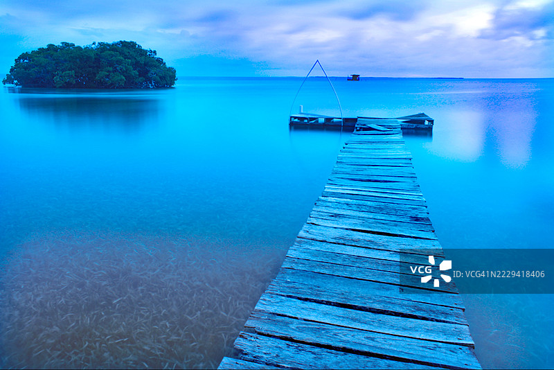 伯利兹凯考克码头的蓝色时光图片素材