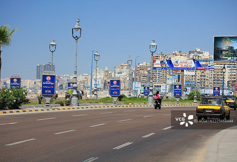 亚历山大港天际线，埃尔科尔尼什，埃及亚历山大港海岸线图片素材