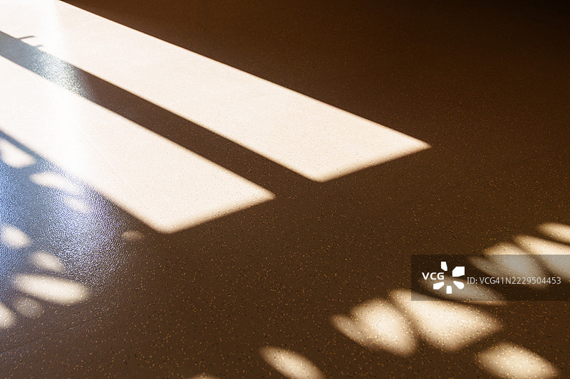 阳光照耀在地板上图片素材