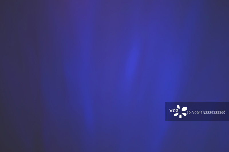 抽象蓝色背景，柔和光线与鲜艳色彩渐变图片素材