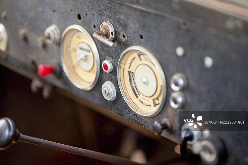 古老的历史老爷车仪表盘图片素材