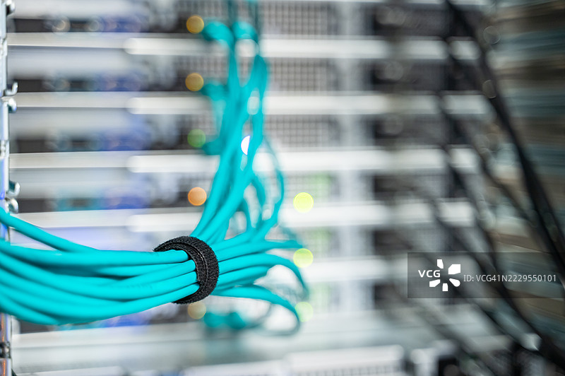 有序的网络机架布线图片素材