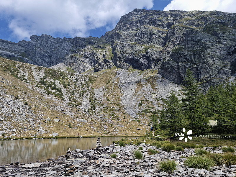 阿尔扎湖或阿格罗湖与博尼安科谷的科斯塔·德尔·多索山,联合国教科文组织生物圈保护区提契诺·瓦尔格兰德·韦尔巴诺图片素材