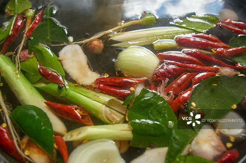 传统冬阴功烹饪的香料和草药图片素材