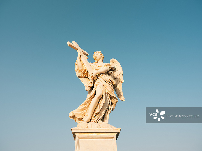 罗马圣天使桥上的天使雕像图片素材