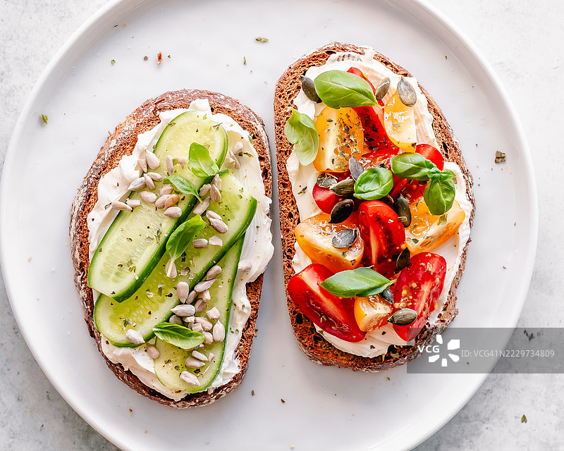 奶油奶酪蔬菜吐司图片素材