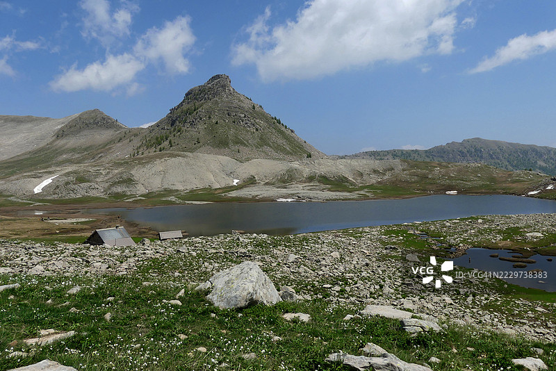 法国南部的山湖图片素材