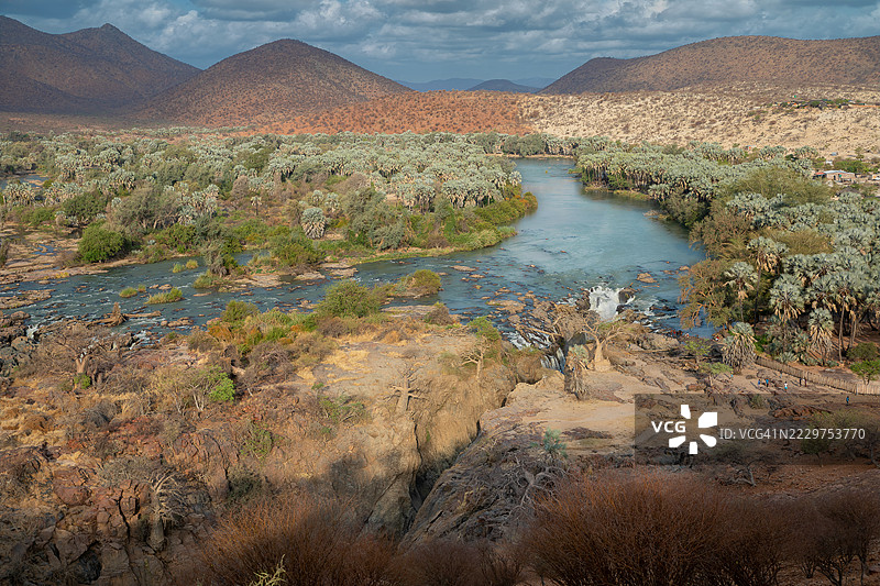 纳米比亚库内内河上的埃普帕瀑布美景图片素材