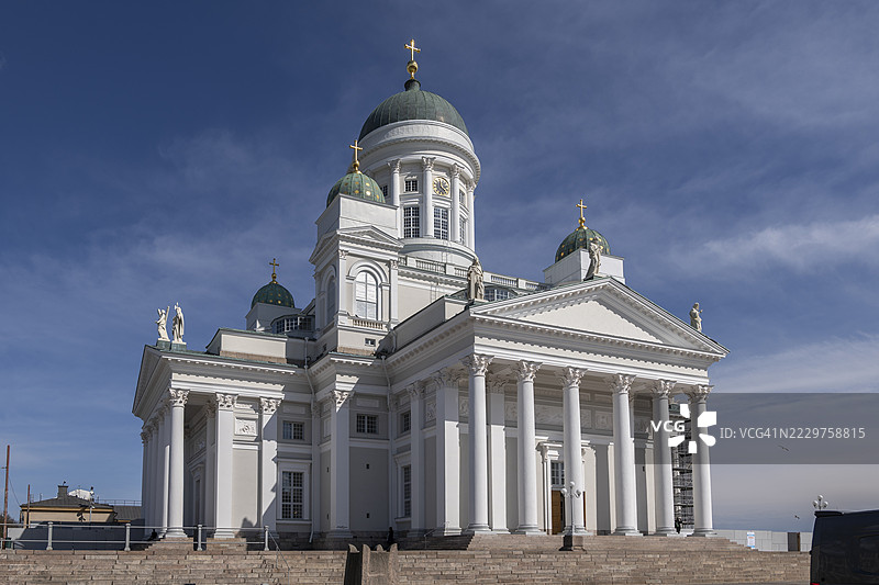 芬兰赫尔辛基大教堂在阴天的景象图片素材