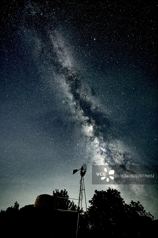 美国乡村风景下的壮丽银河景观图片素材