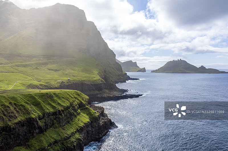 法罗群岛加萨达尔的廷德霍尔穆尔景观图片素材