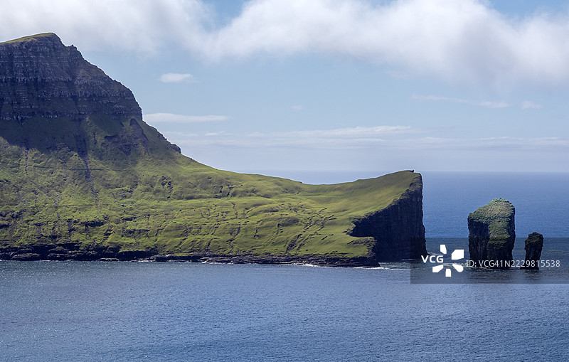 法罗群岛的德朗加尔和索尔瓦古悬崖图片素材