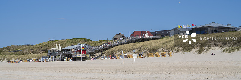 餐厅与海滩交汇，全景格式，温宁斯泰德，西尔特，北弗里西亚，石勒苏益格-荷尔斯泰因，德国图片素材