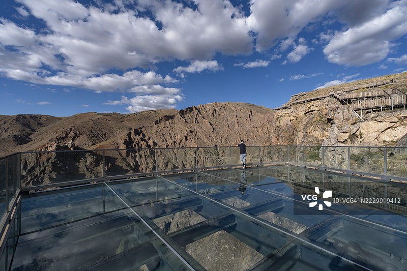 土耳其中部安纳托利亚的锡瓦斯市迪夫里吉玻璃观景台图片素材