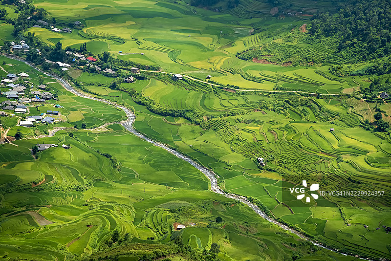 美丽的穆苍寨稻田梯田风景。图片素材