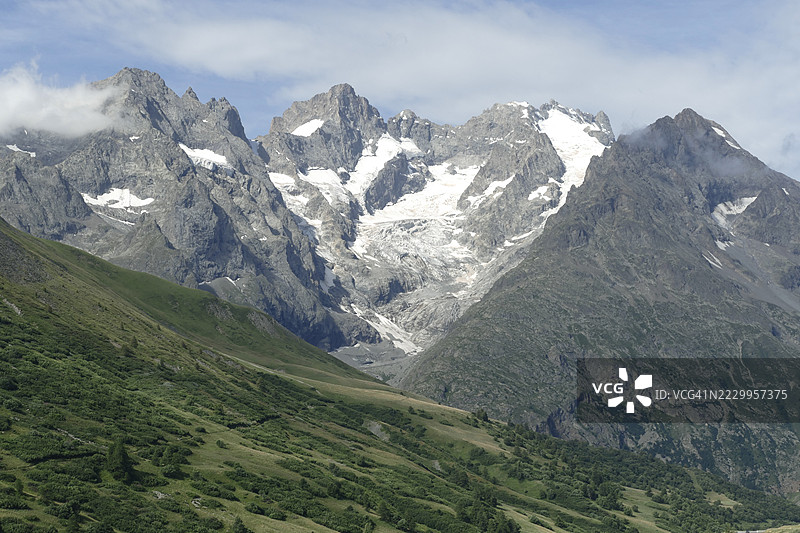 夏季从劳塔雷山口俯瞰的梅日冰川图片素材