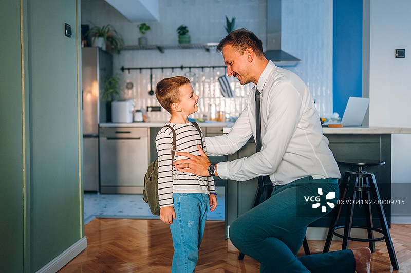 让我们准备你的背包。图片素材