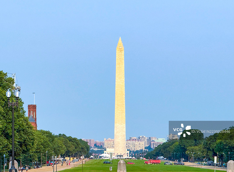 华盛顿纪念碑和华盛顿特区国家广场的草坪图片素材