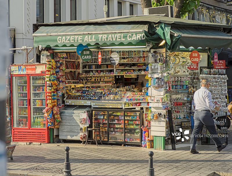 土耳其小摊出售糖果、香烟和SIM卡图片素材