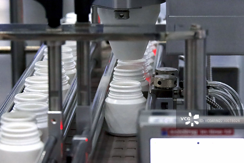 药品或化妆品瓶装填充图片素材