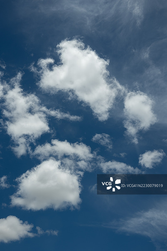 蓝天与蓬松的白云图片素材