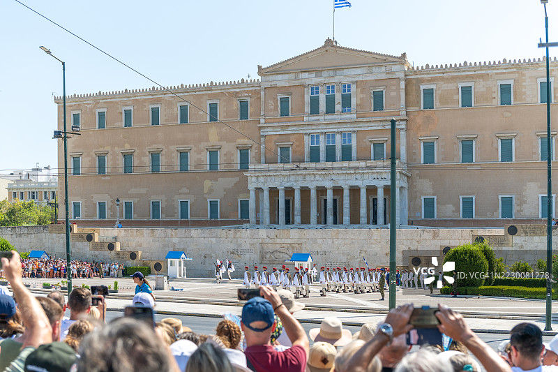 游客在希腊议会前参加仪式图片素材