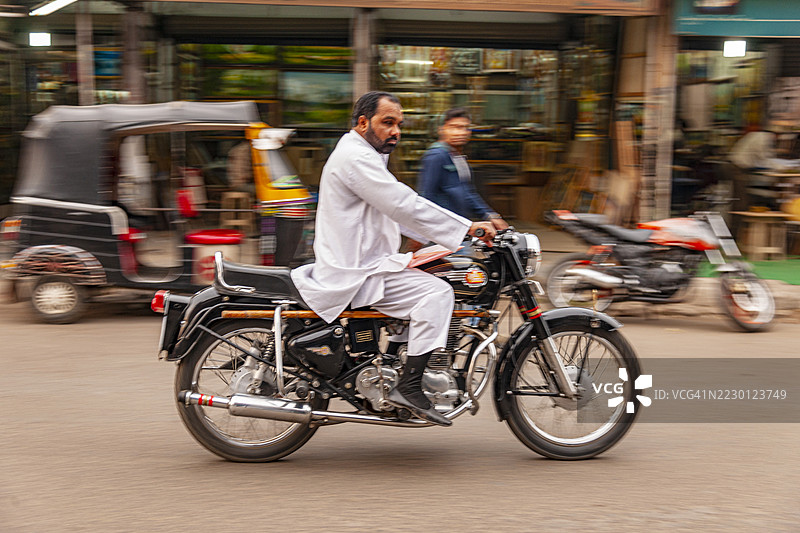 印度，博帕尔市的摩托车图片素材