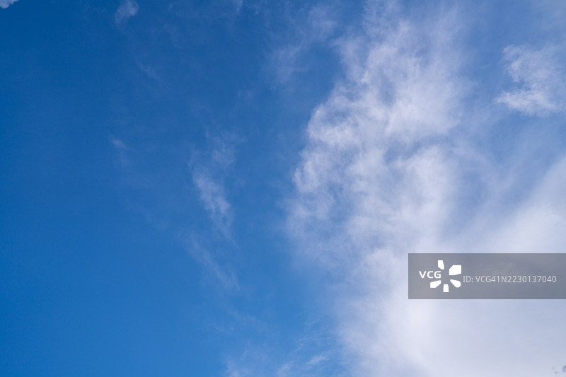 蓝天与轻柔的云朵图片素材