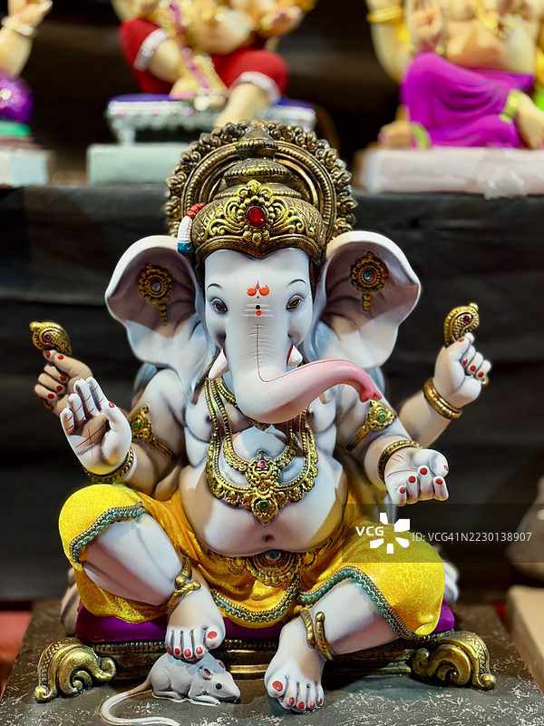 普纳市场中的甘尼许雕像。图片素材