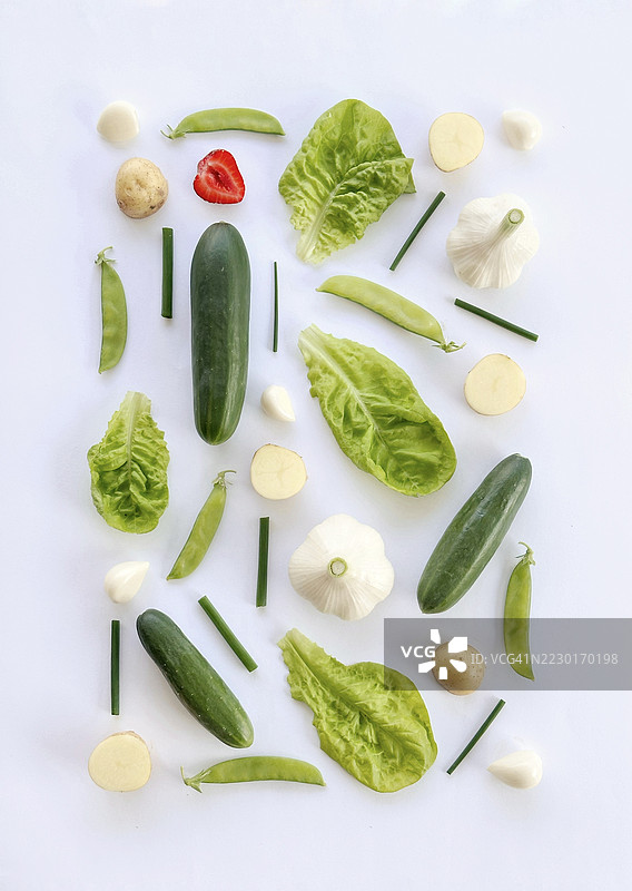 新鲜蔬菜摆放在白色背景上图片素材
